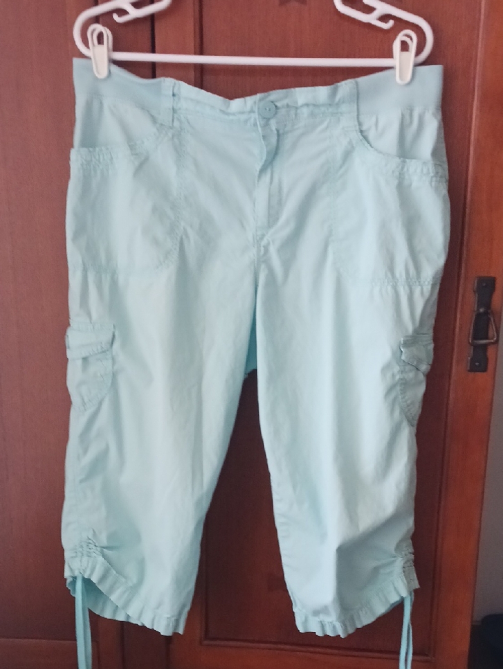 Gloria Vanderbilt Mint Green Capri Pants